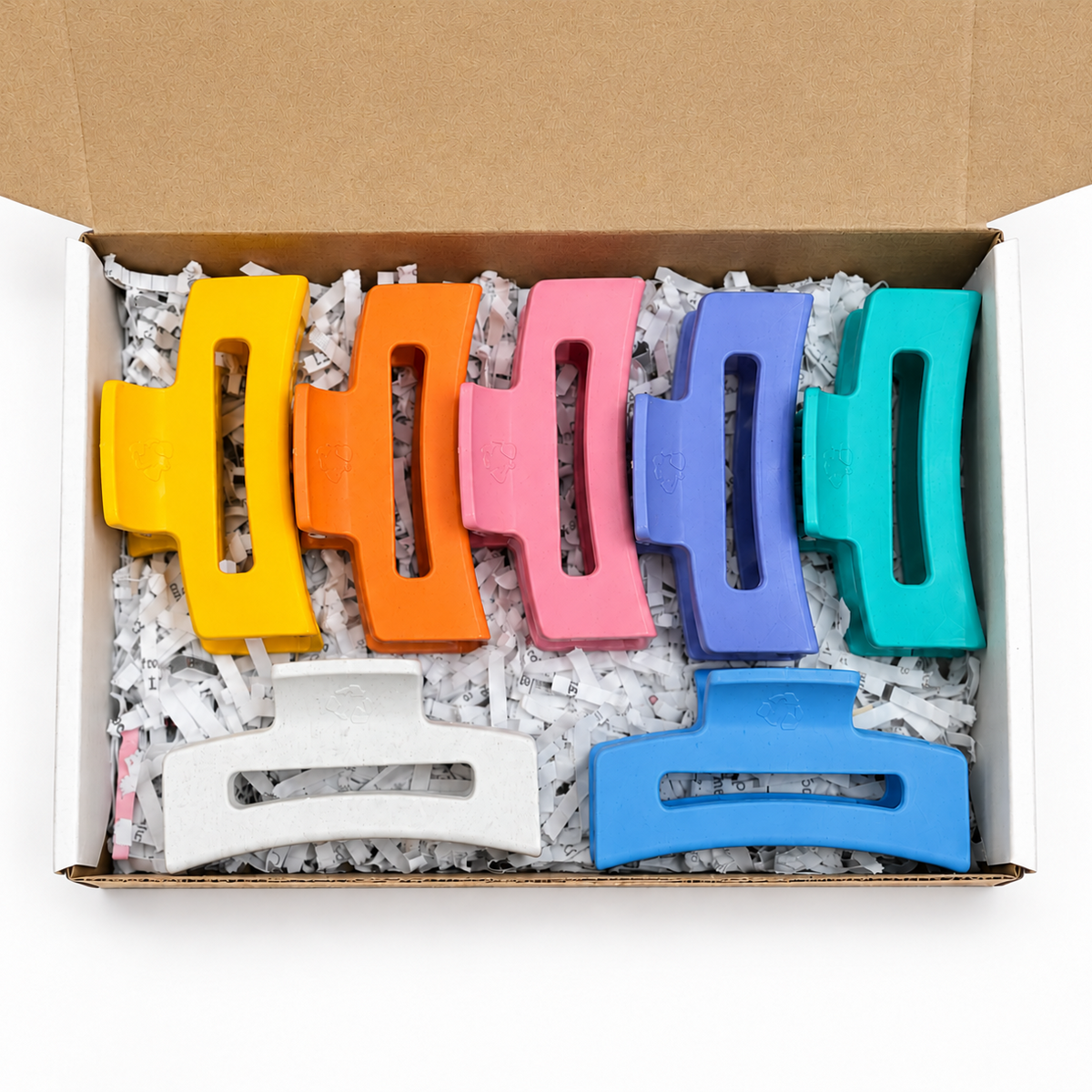 Boîte de 7 pinces à cheveux moyennes en plastique recyclé : jaune, orange corail, rose, lavande, aqua, blanche et bleu ciel